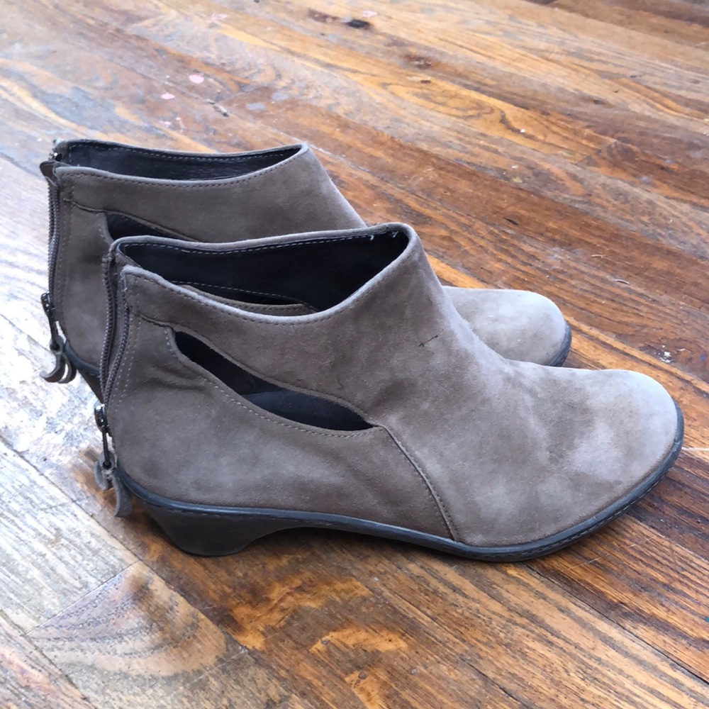 Dansko booties. Cute and comfortable!